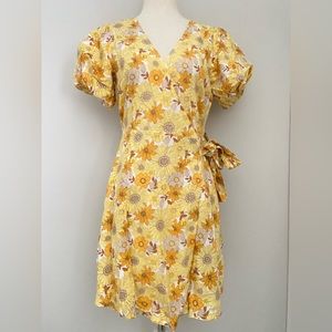 NWOT Forever 21 Puffed Sleeves Wrap Dress